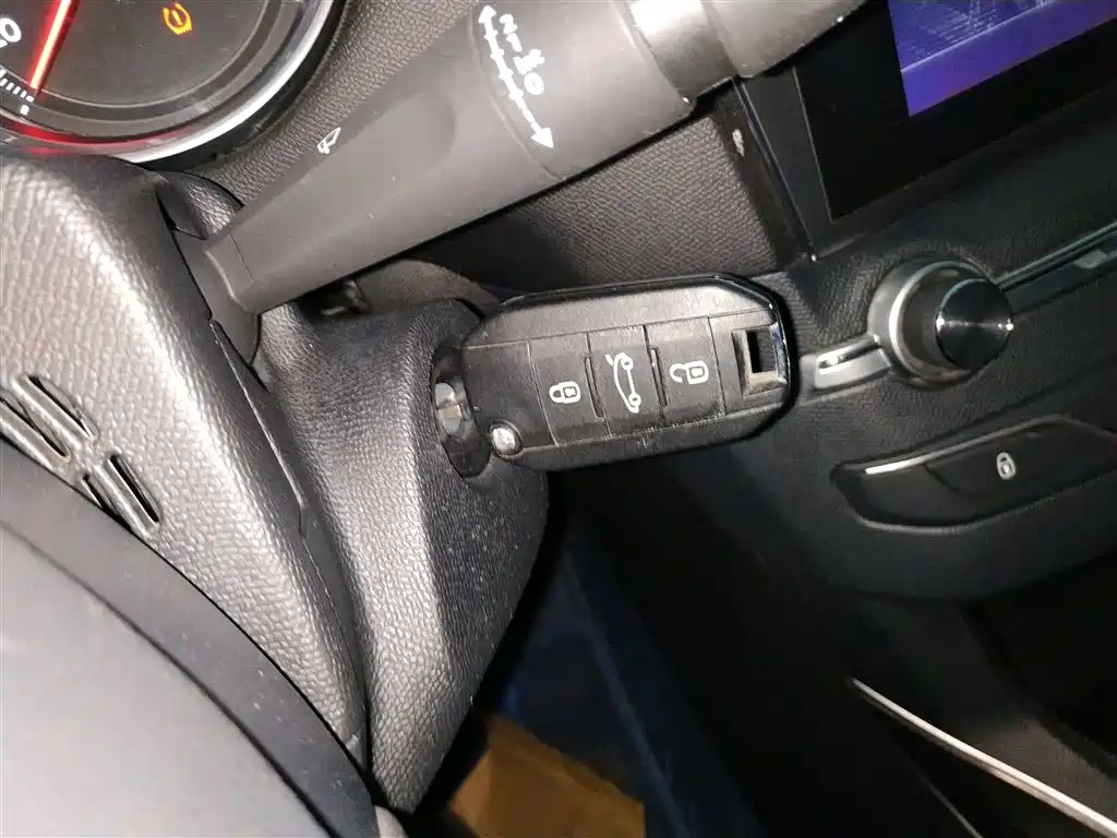 Peugeot 408 2015 Model 1.2T Automatic Luxury Edition фото 9