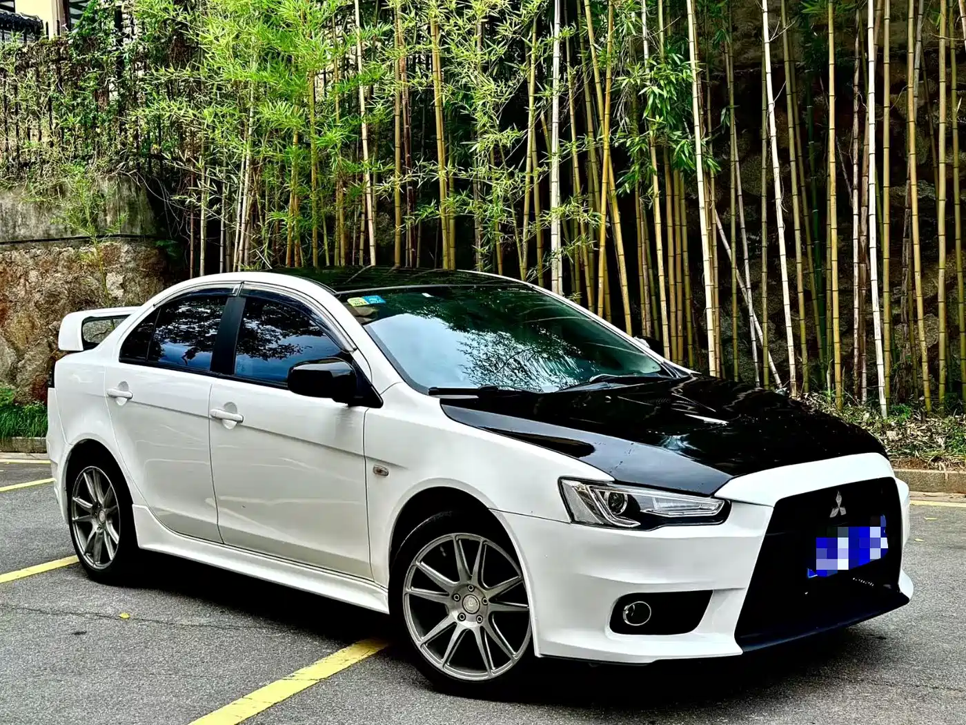 Mitsubishi Lancer EX 2016 1.8L CVT Black & White Replica фото 6