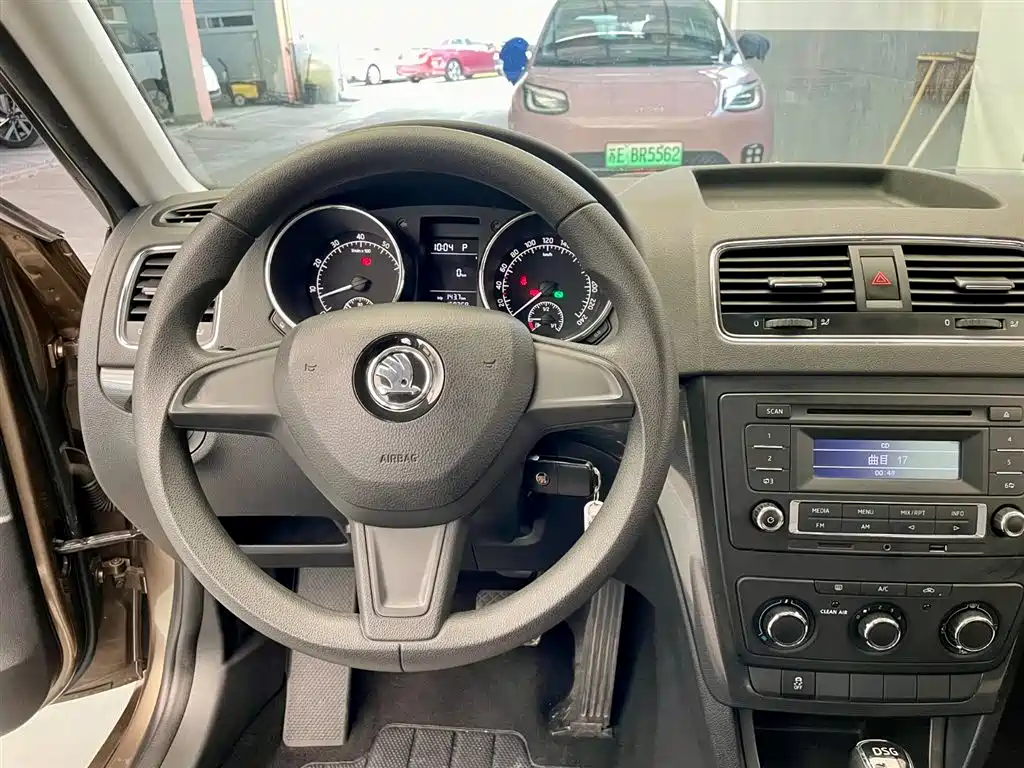 Škoda Yeti 2016 1.4TSI DSG Forward Edition фото 12