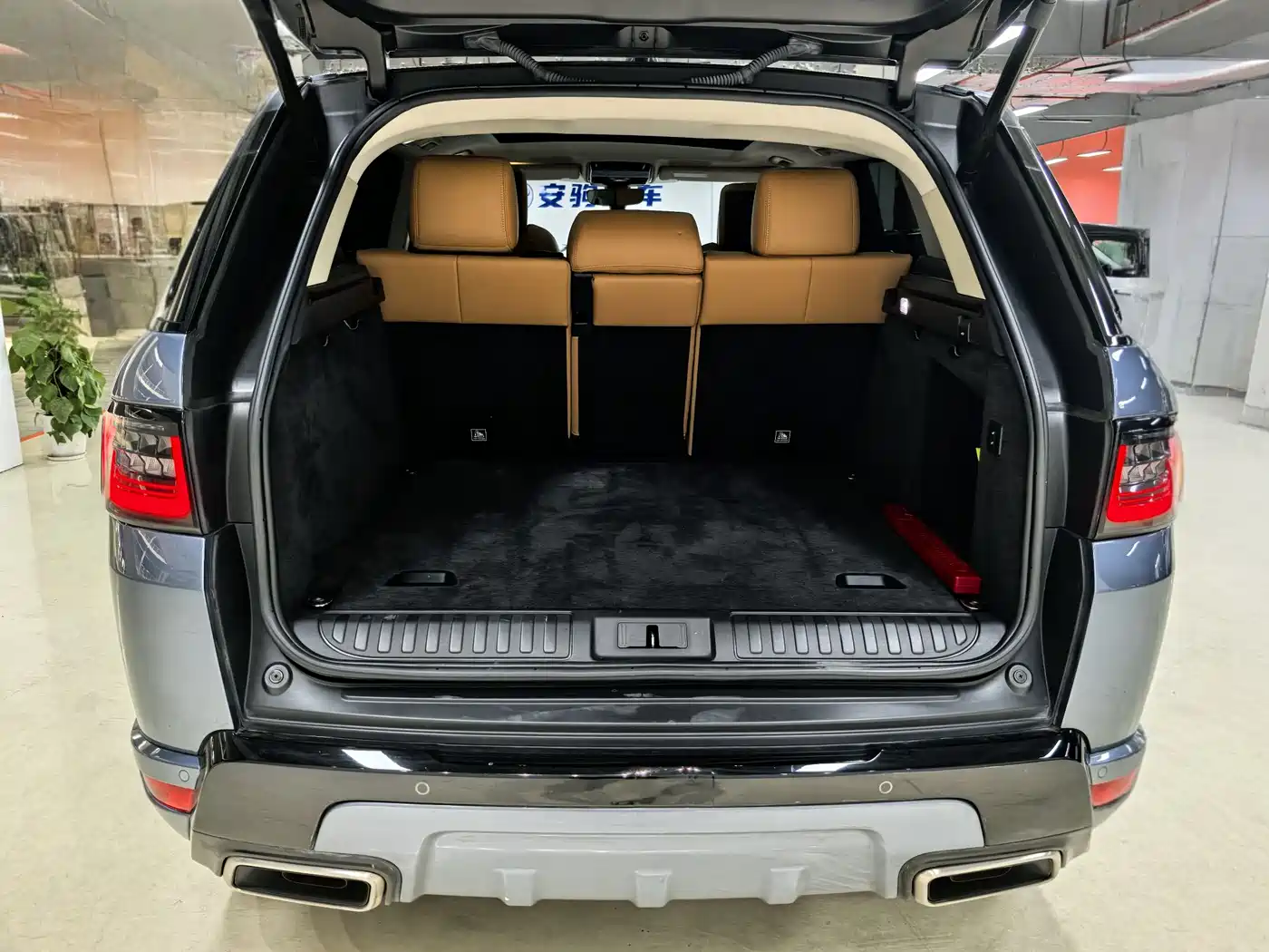 Land Rover Range Rover Sport 2022 3.0 L6 Gloss Black Edition фото 6