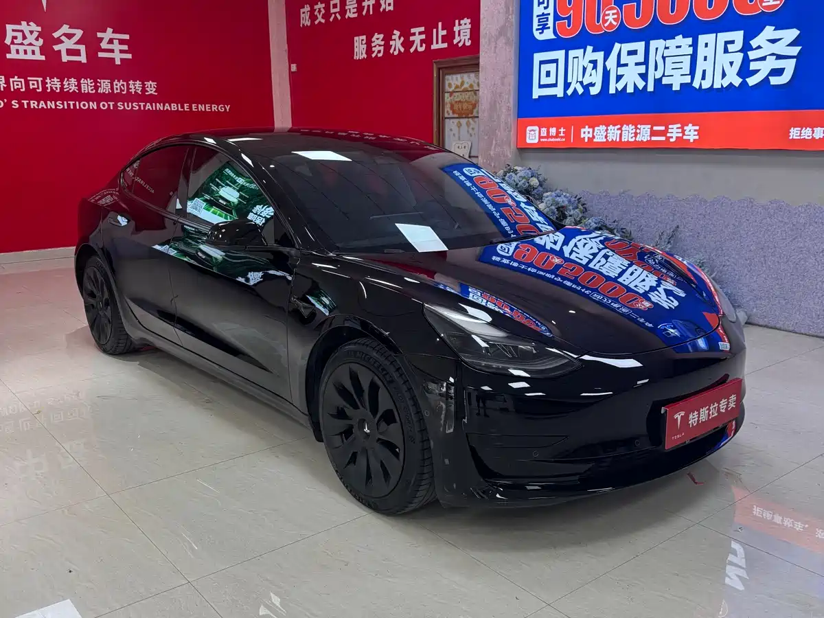 TESLA MODEL 3
