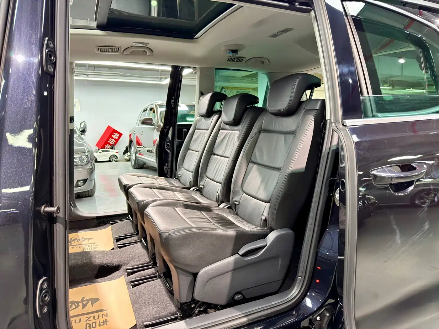 Volkswagen Sharan 2014 2.0TSI Comfort фото 16