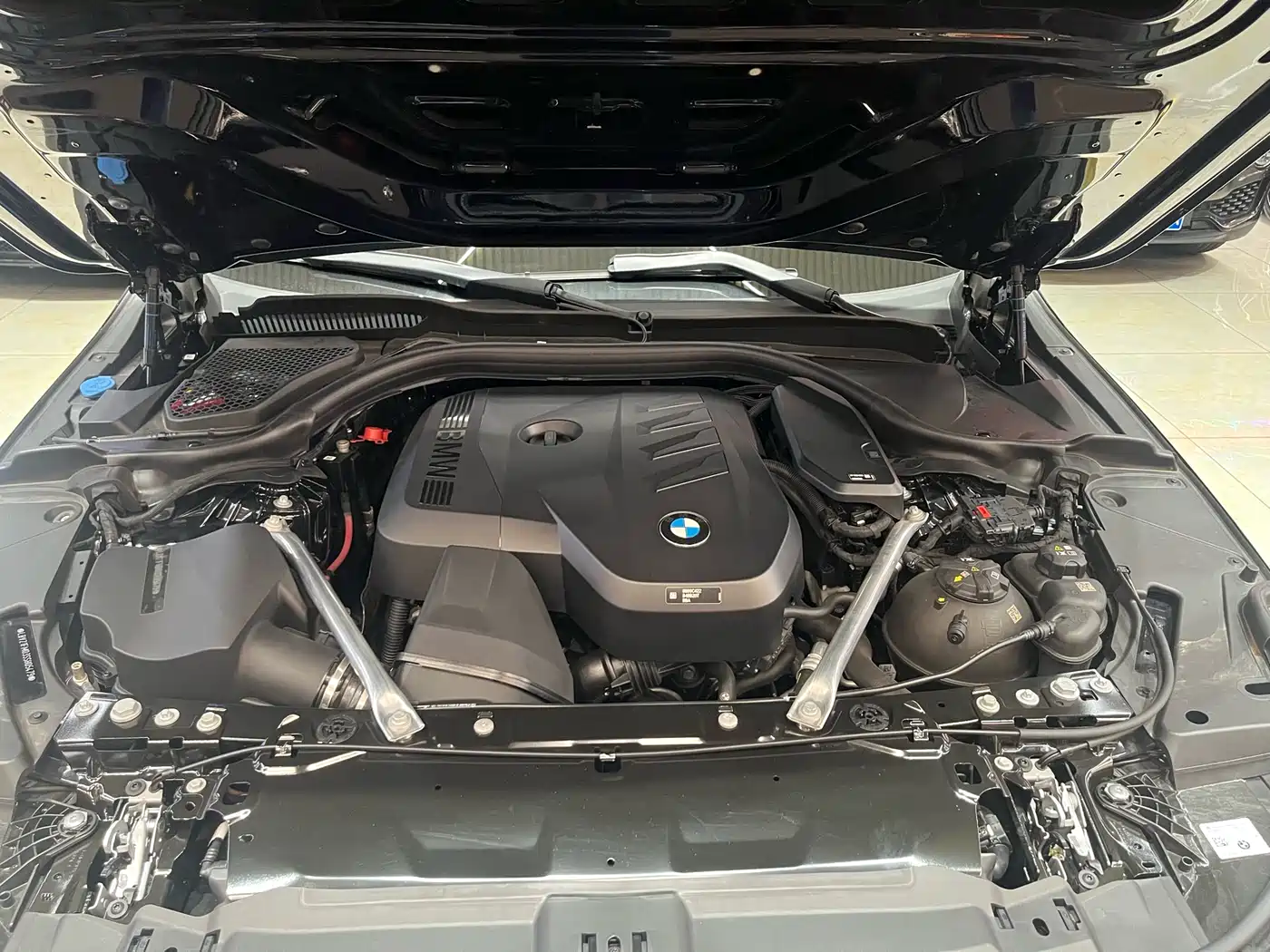 BMW 5 Series 2025 530Li Premium M Sport Package фото 27
