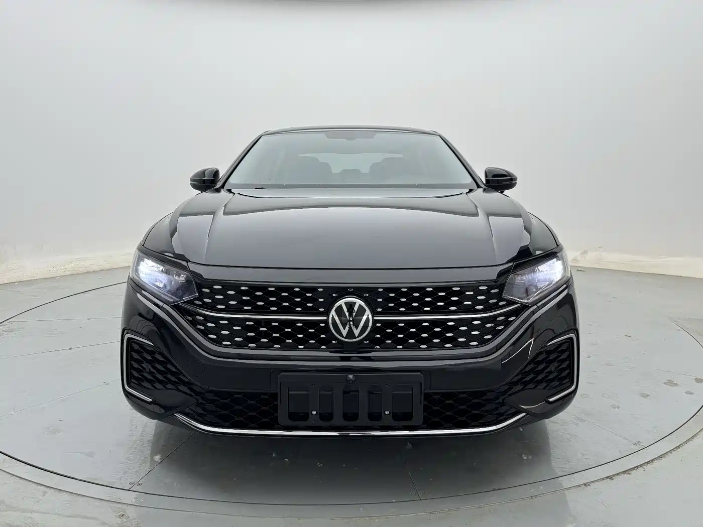 Volkswagen Passat 2024 330TSI Starlight Elite Edition фото 2