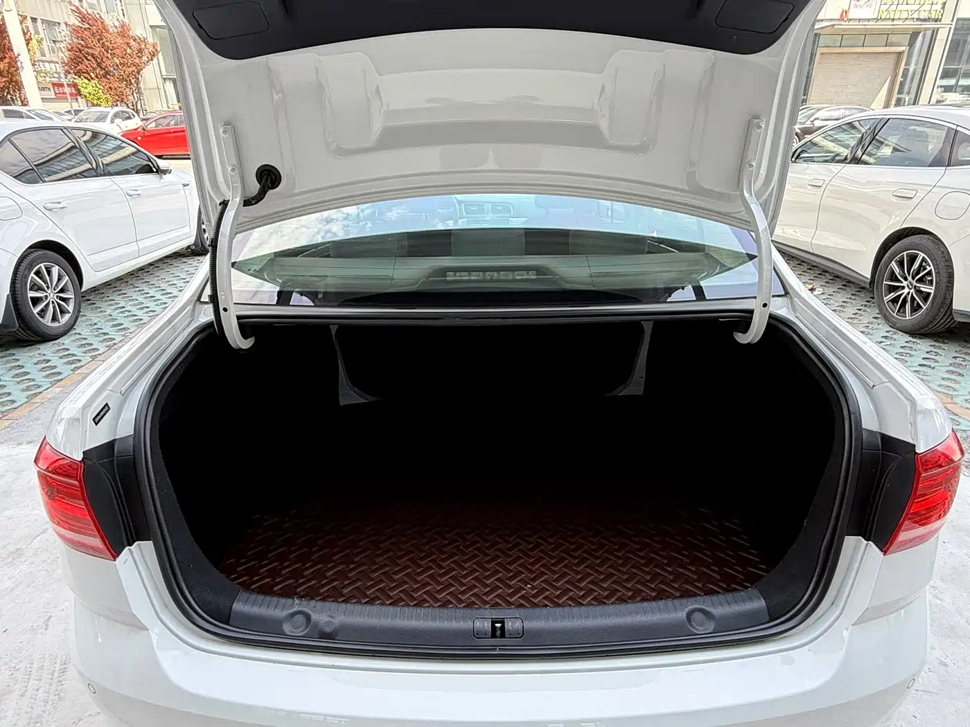 Volkswagen Lavida 2018 Classic 1.5L Automatic Trend China VI фото 19