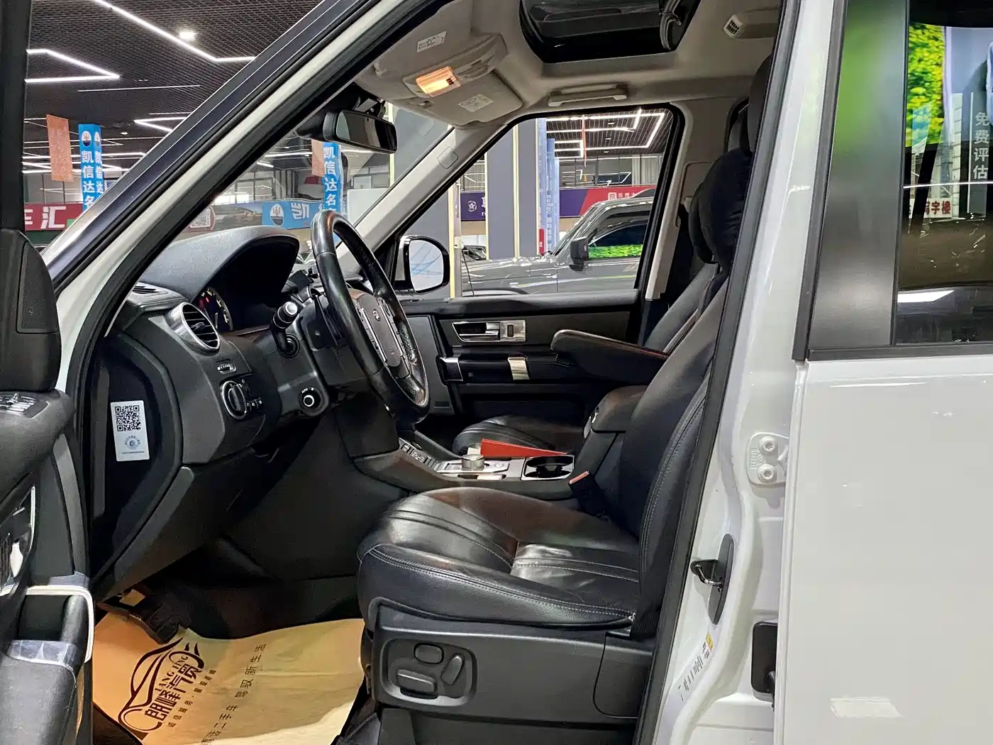 Land Rover Discovery 2014 3.0 SC V6 HSE фото 9