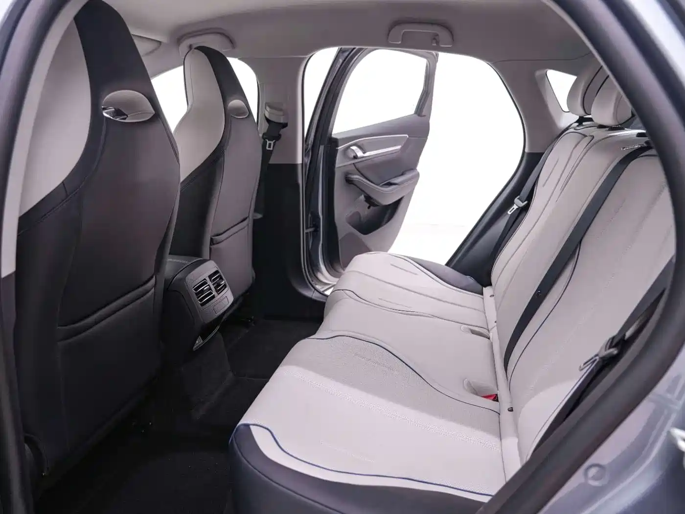 BYD Destroyer 05 2024 Glory Edition DM-i 55KM Luxury фото 17