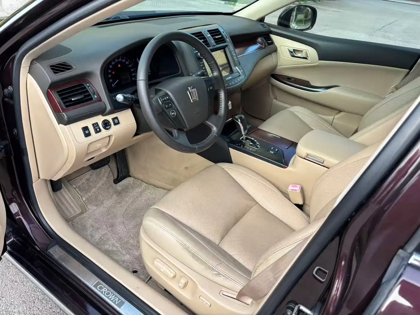 Toyota Crown 2011 2.5L Royal Leather Sunroof Special Edition фото 6