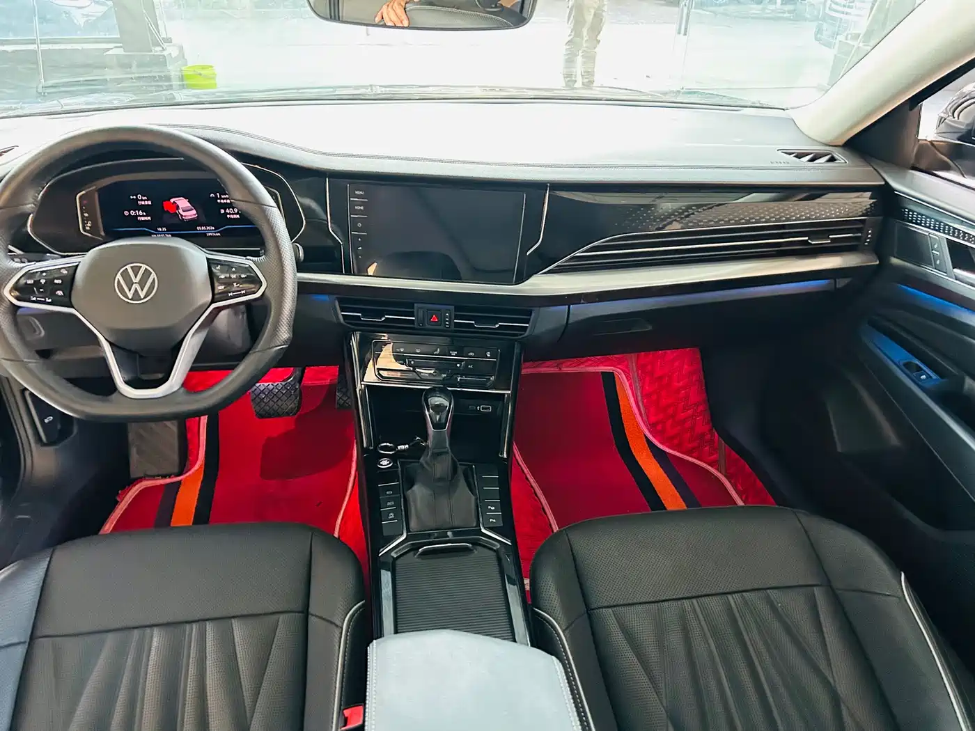 Volkswagen Passat 2022 330TSI Starlight Luxury Edition фото 6