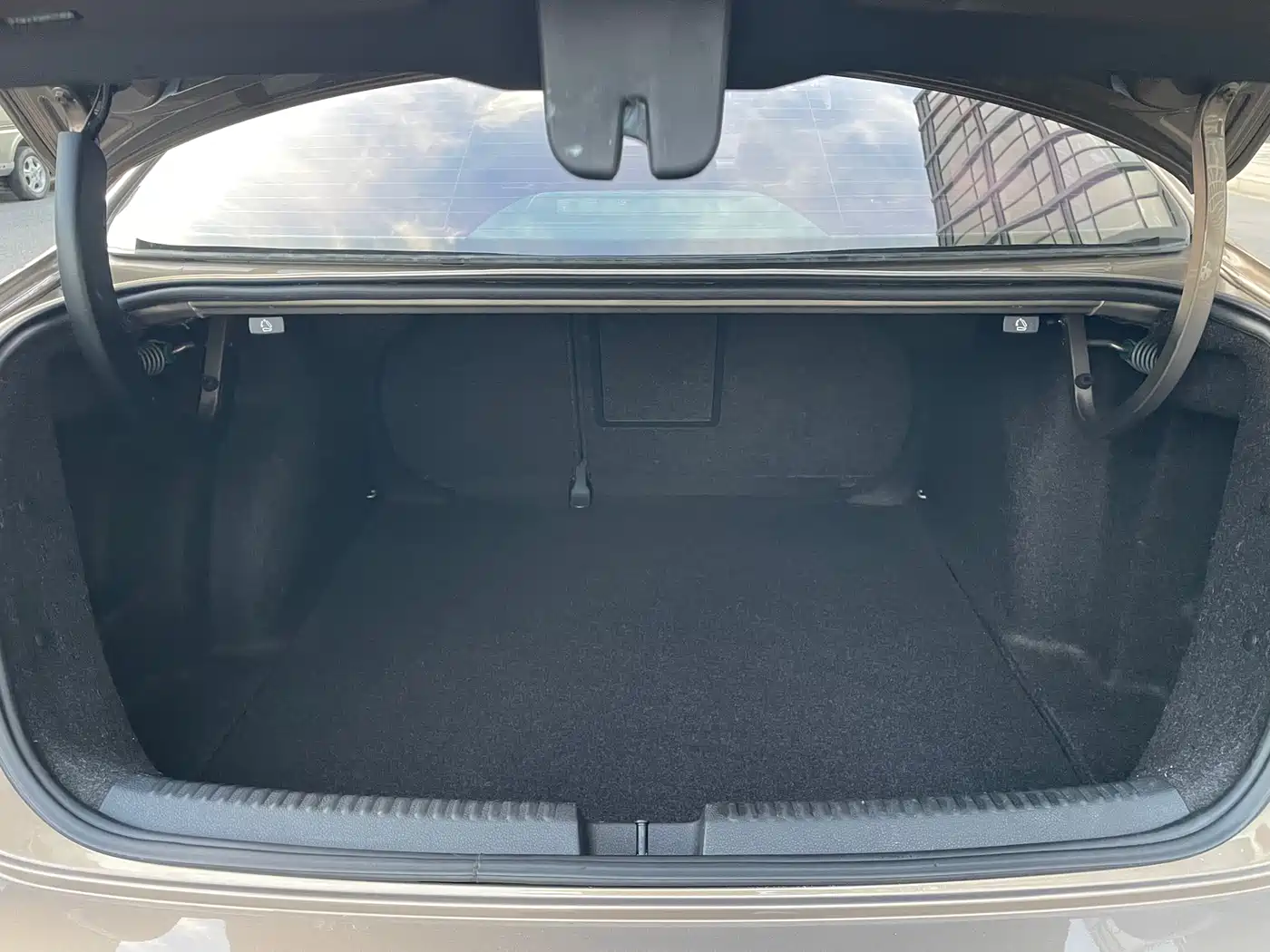 Volkswagen Sagitar 2017 1.6L Automatic Comfort фото 14