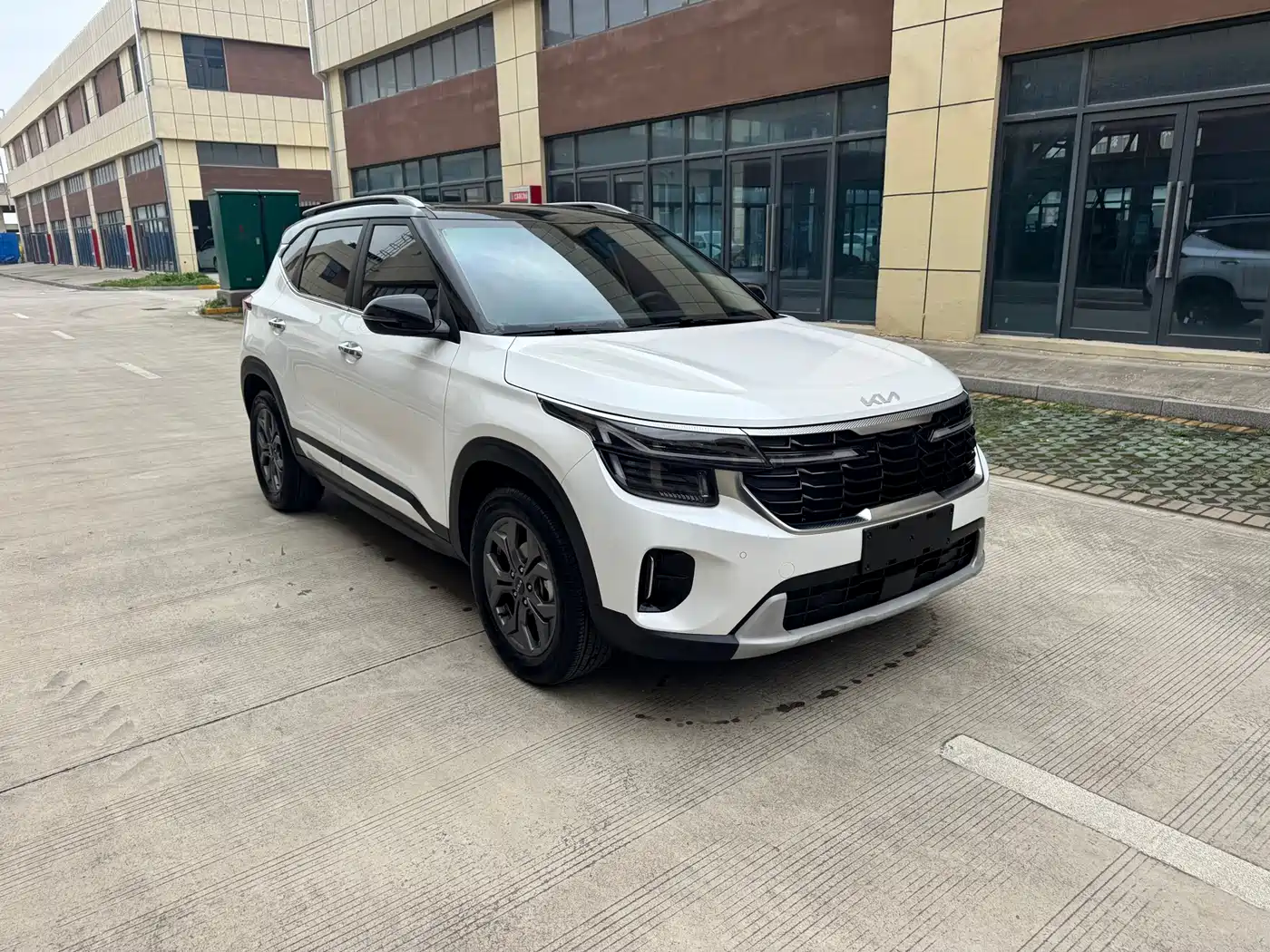 Kia Seltos 2023 1.5L CVT Luxury Edition фото 3