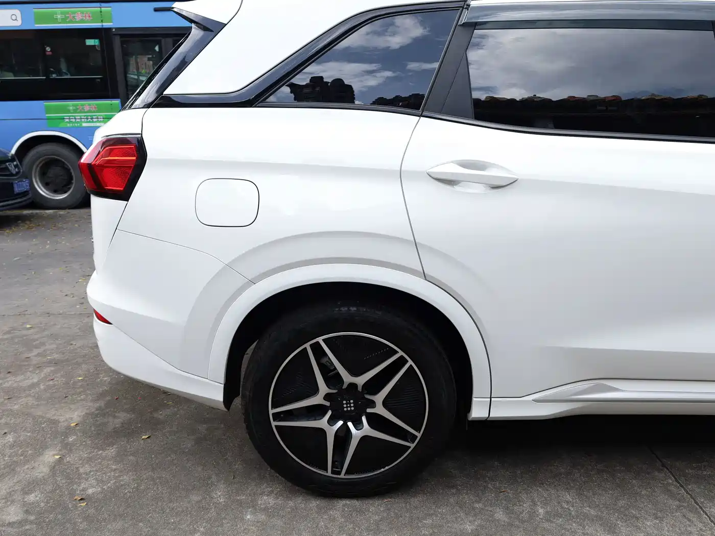 Landian E5 2024 2024 Glory Edition 100KM Ultimate Type 7-Seater