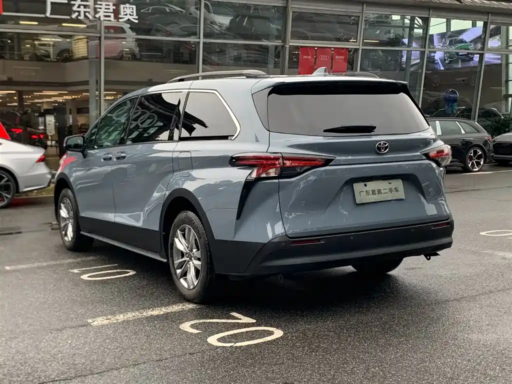 Toyota Sienna 2024 2.5L Hybrid Comfort Edition фото 24