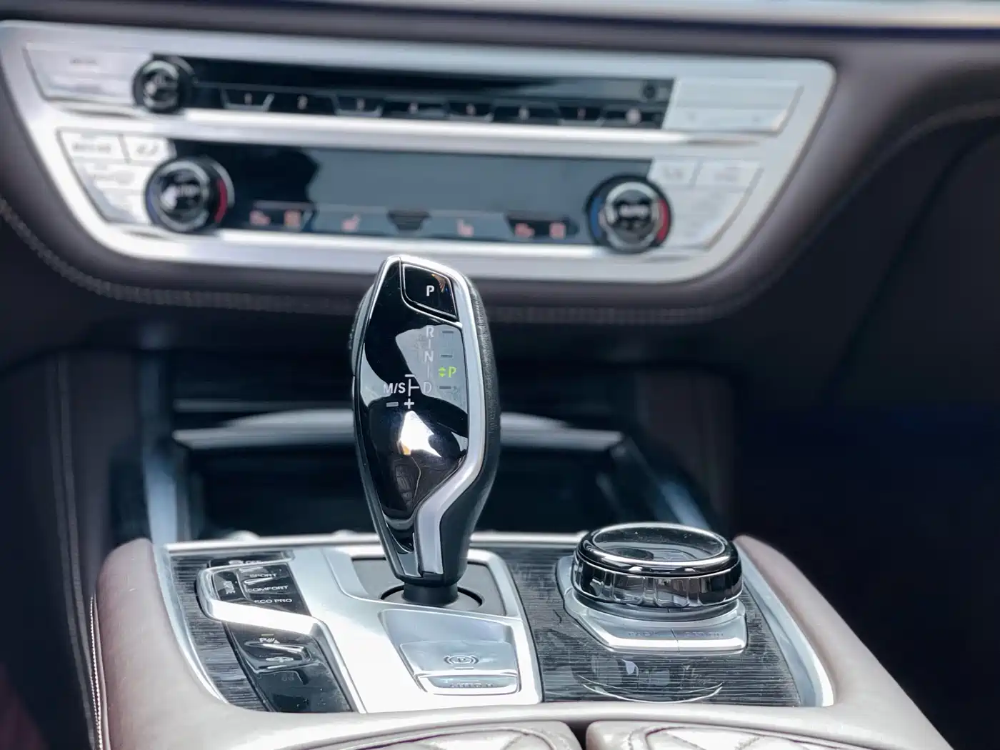 BMW 7 Series 2021 Model 740Li Leading M Sport Package фото 13