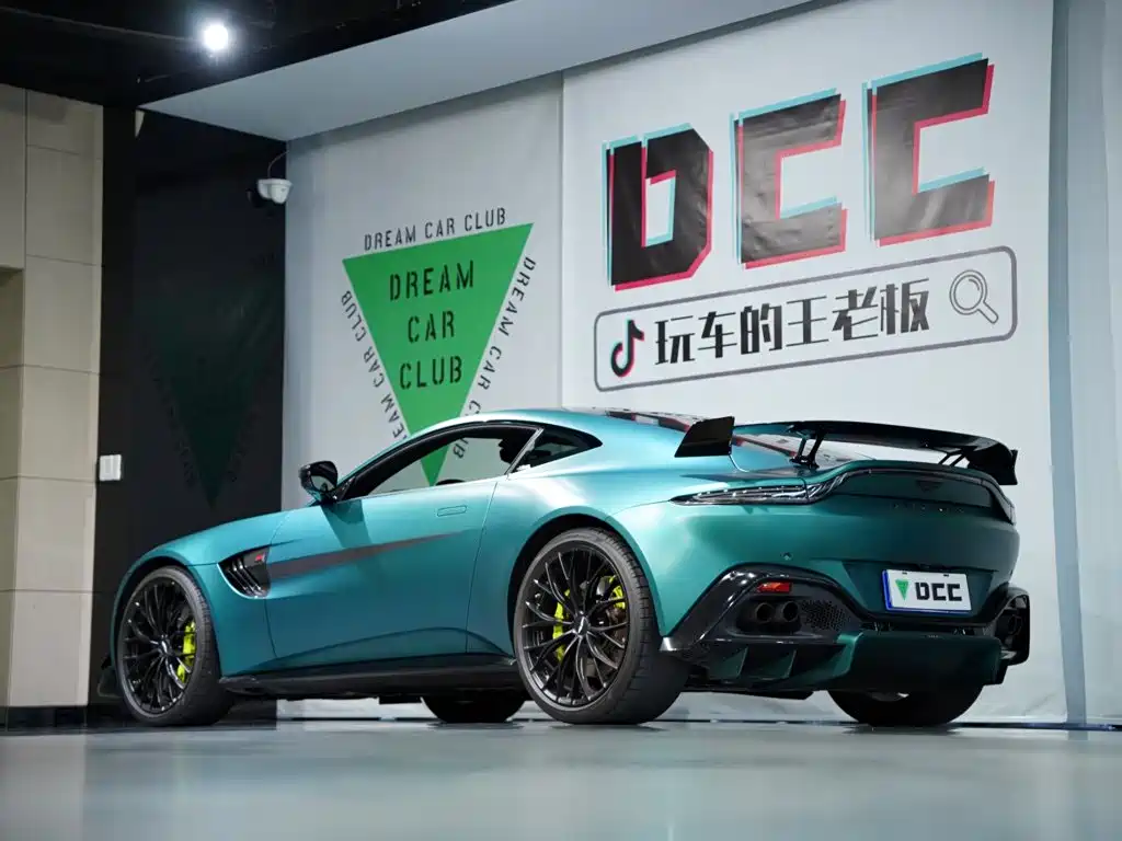 Фото 43 - Aston Martin Vantage