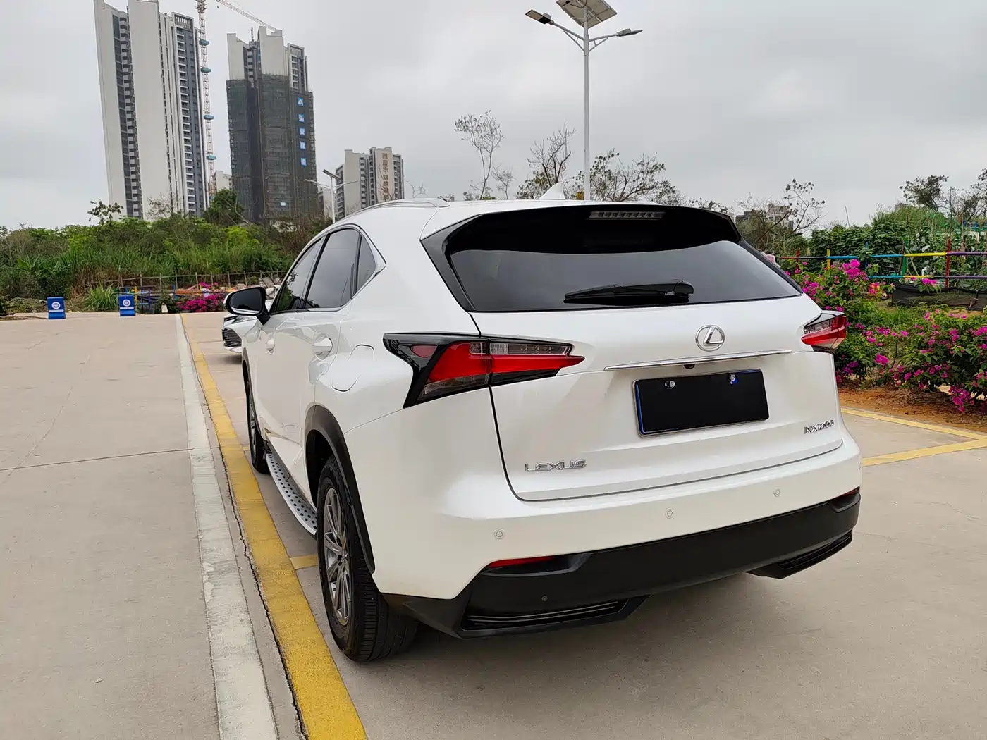 Lexus NX 2016 200 AWD F Sport фото 4