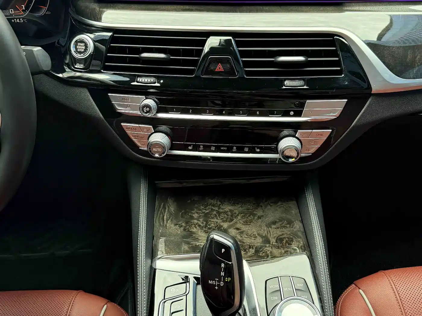 BMW 5 Series 2021 525Li M Sport Package фото 9