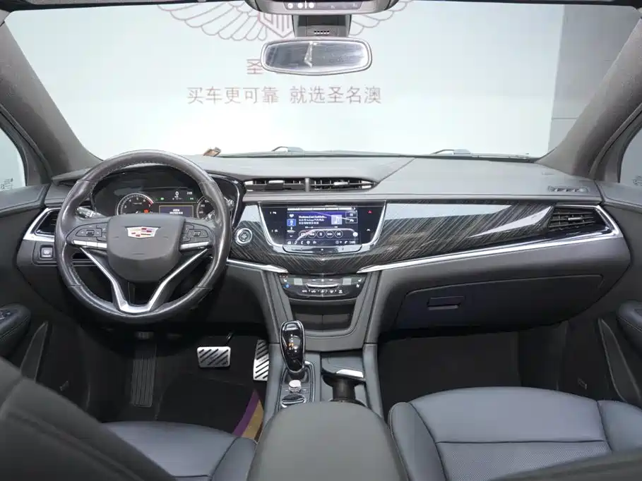 CADILLAC XT6