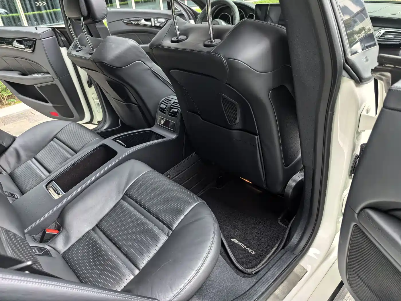 Mercedes-Benz CLS AMG 2015 AMG CLS 63 4MATIC фото 27