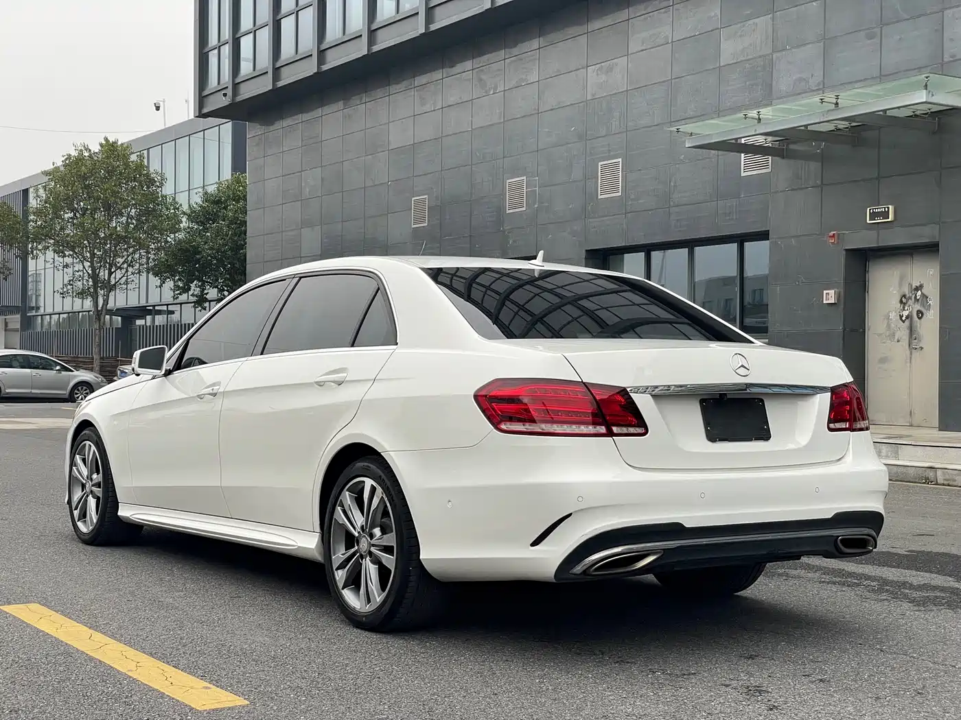Mercedes-Benz E-Class 2015 Facelift E 200 L Sport фото 16