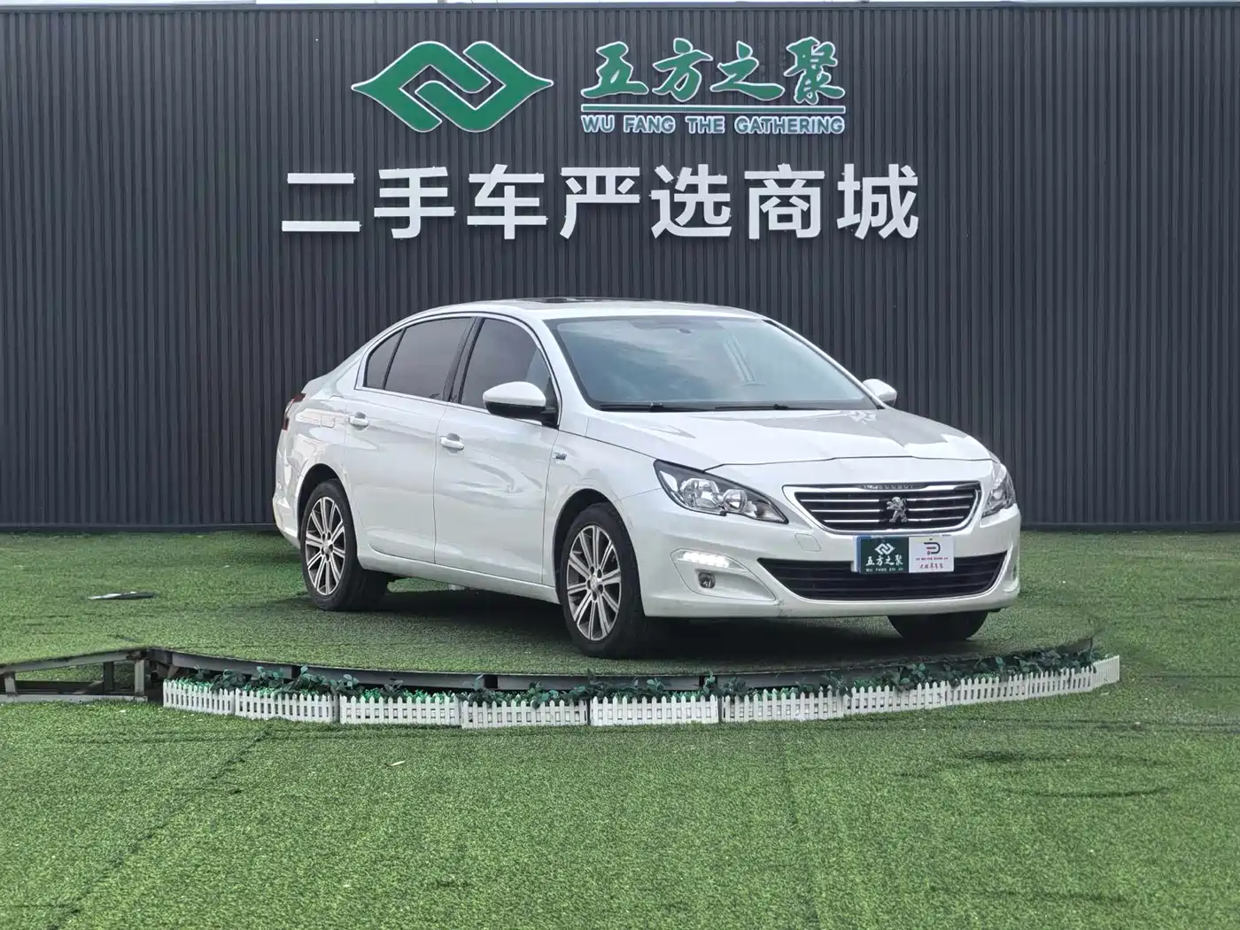 Peugeot 408 2016 1.6T Automatic Luxury Edition фото 3