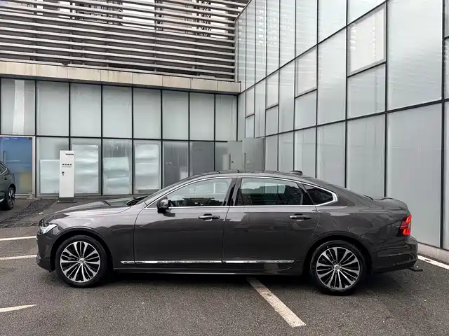 Volvo S90 2024 B5 Momentum Luxury Edition — фото 5