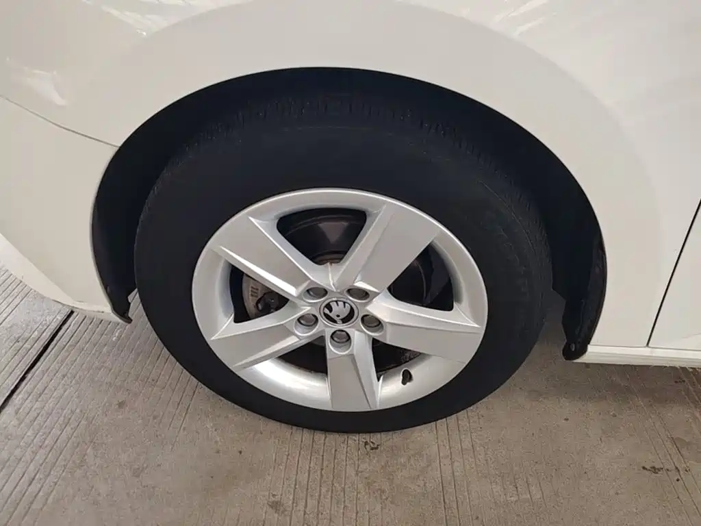 Škoda Fabia 2019 2017 1.4L Auto Car Enjoy Edition