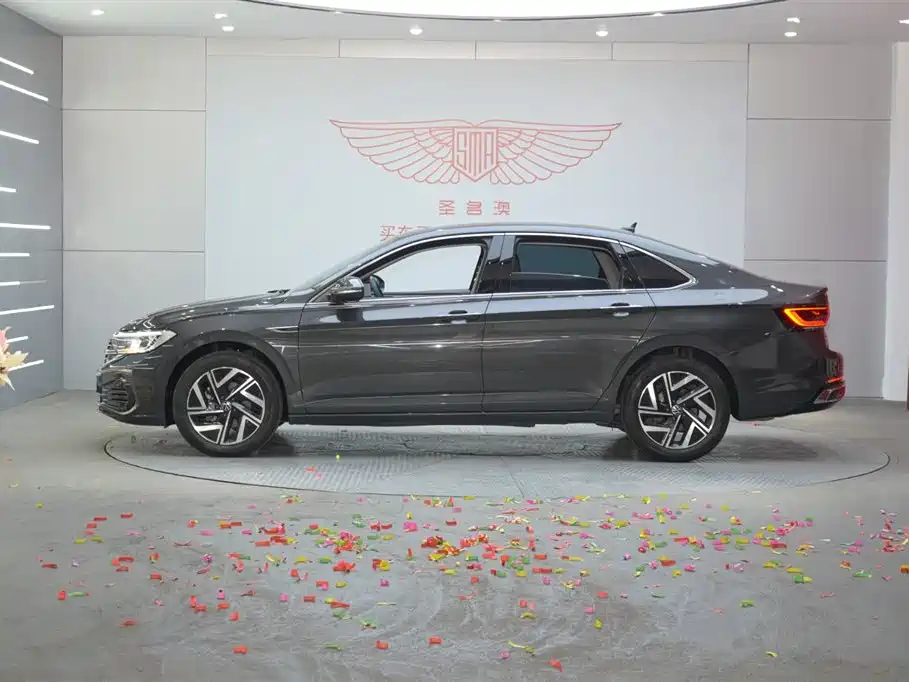 Volkswagen Sagitar 2023 300TSI DSG Surpassing Edition фото 2