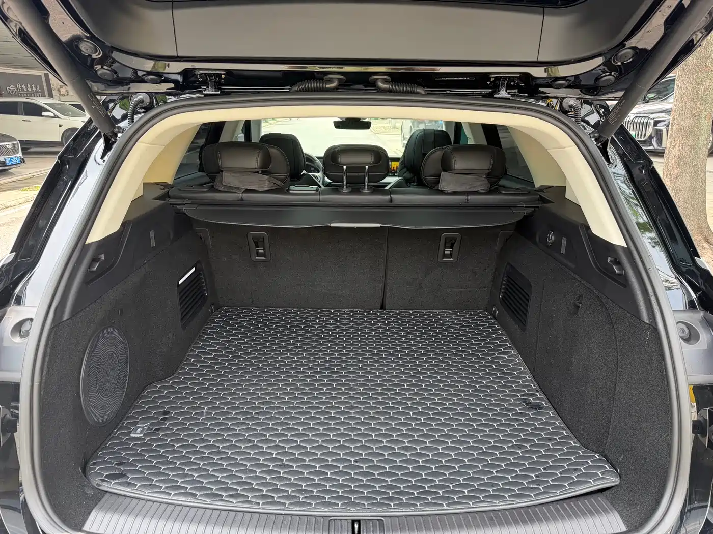 Voyah Auto VOYAH FREE 2024 Ultra Long Range Intelligent Driving Edition фото 5