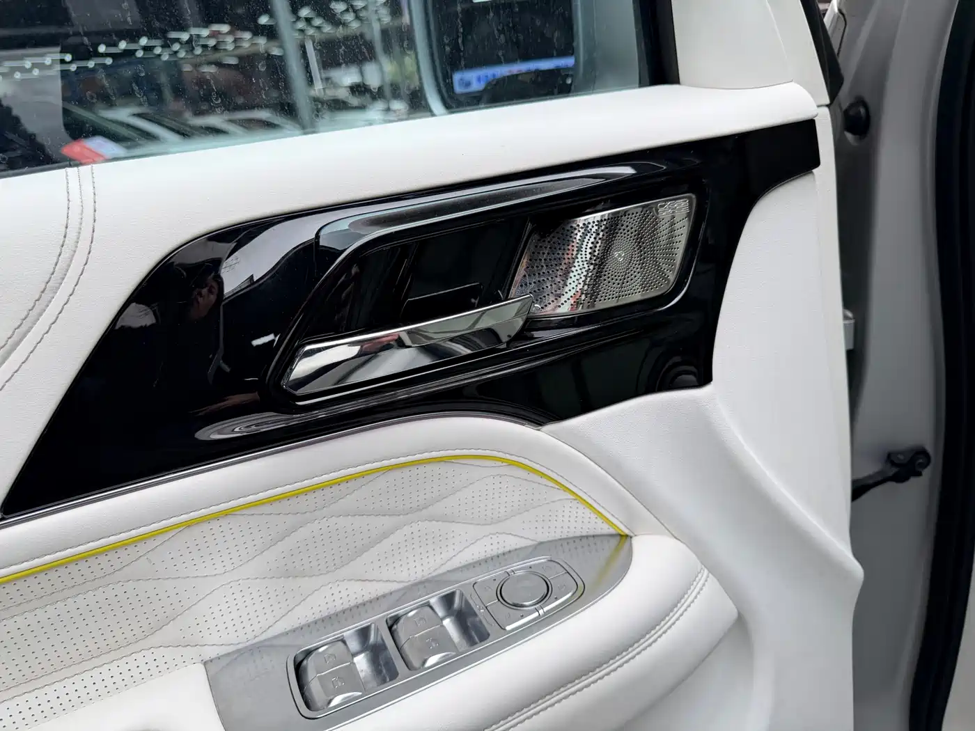 TANK CO CREATION TANK 300