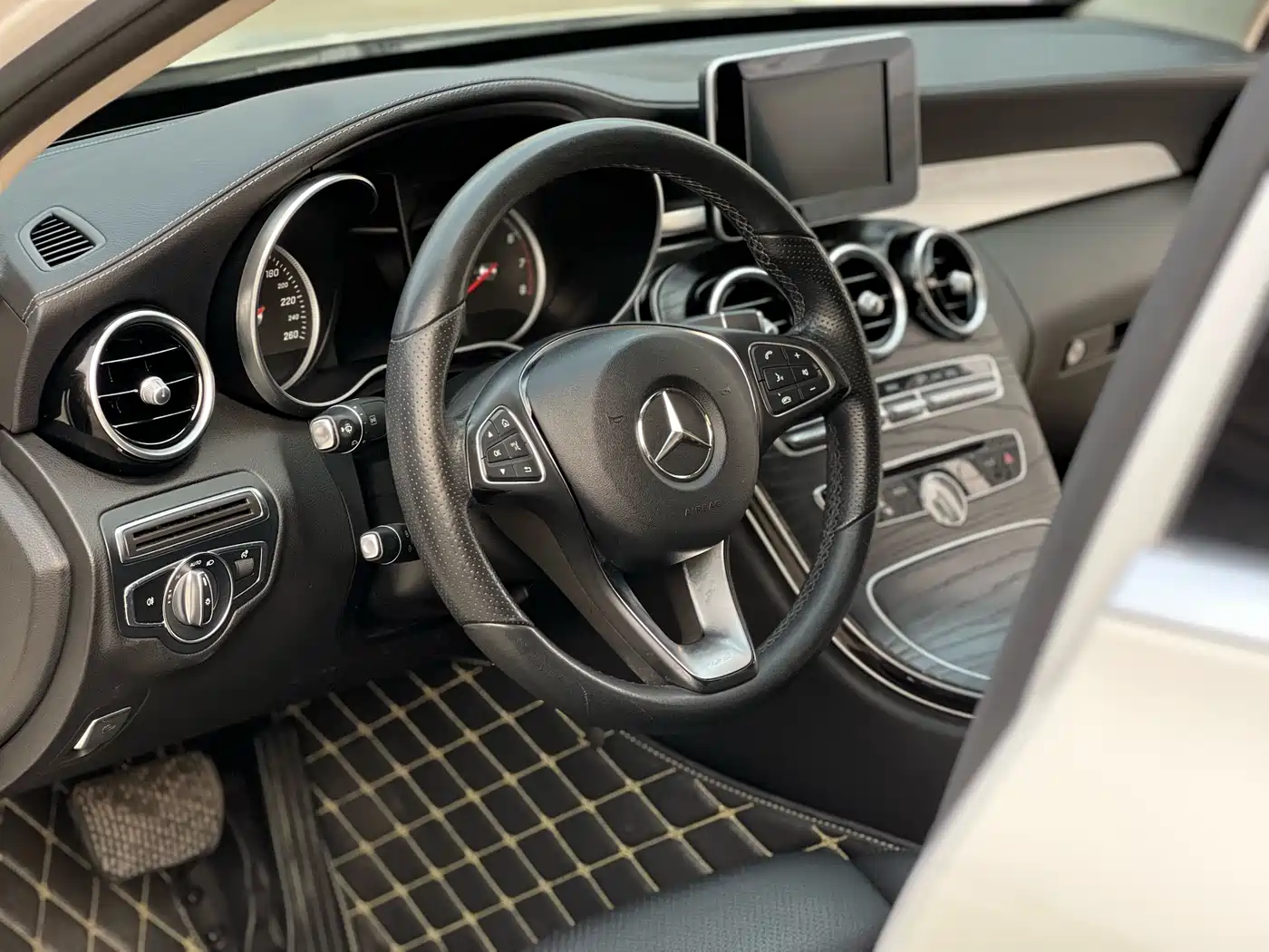 Mercedes-Benz C-Class 2017 C 200 L Sport фото 17
