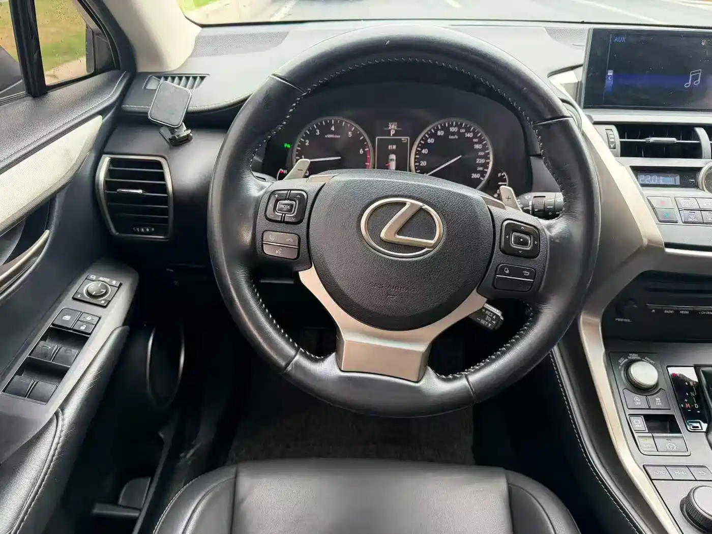 Lexus NX 2015 200t AWD F Sport фото 8