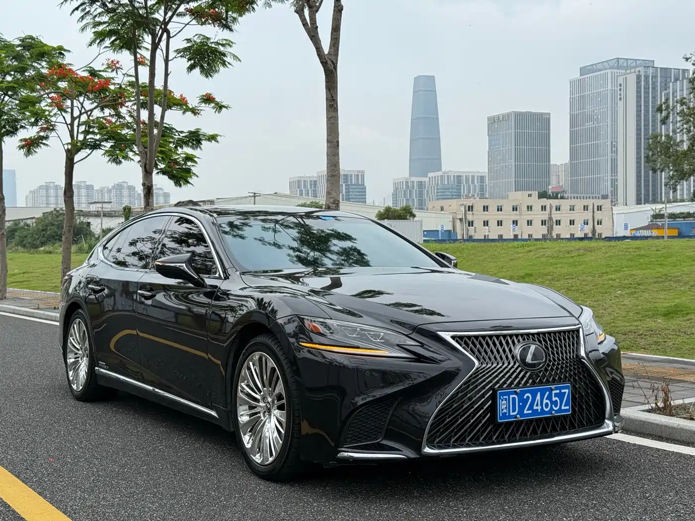 Lexus LS 2018 500h Executive Edition China V фото 3