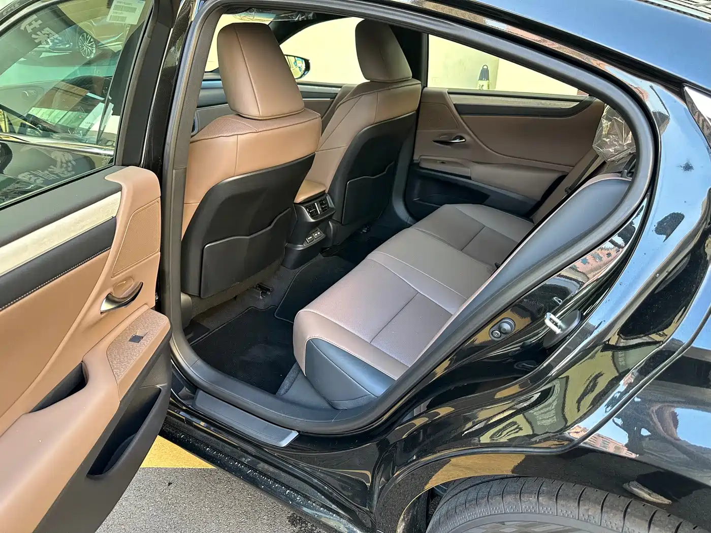 Lexus ES 2026 2025 200 Ultimate Edition