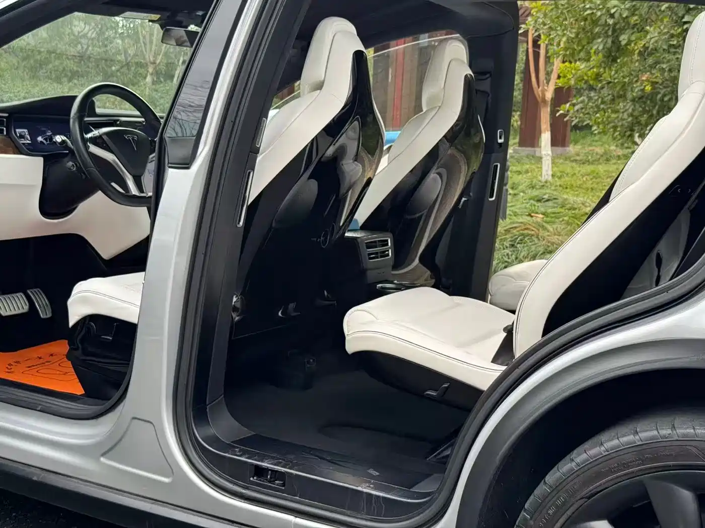 TESLA MODEL X