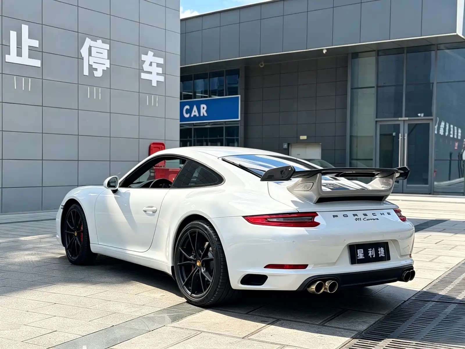 Фото 3 - Porsche 911