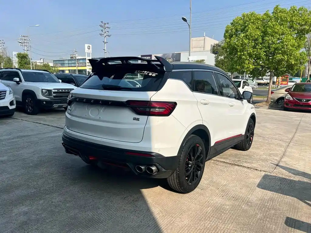 Фото 5 - Geely Binyue