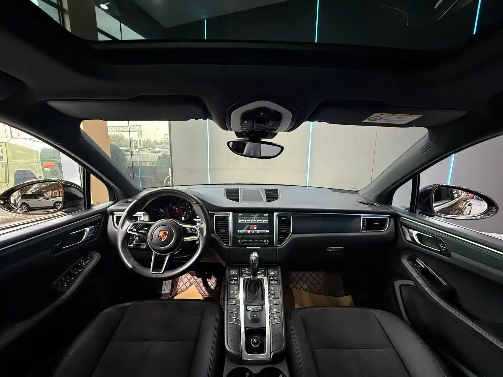 Фото 10 - Porsche Macan