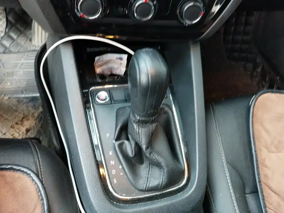 Volkswagen Sagitar 2018 280TSI DSG Spark Edition фото 16
