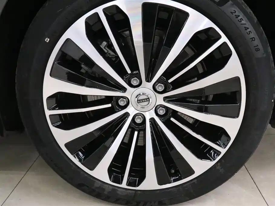 Фото 16 - Volvo S90