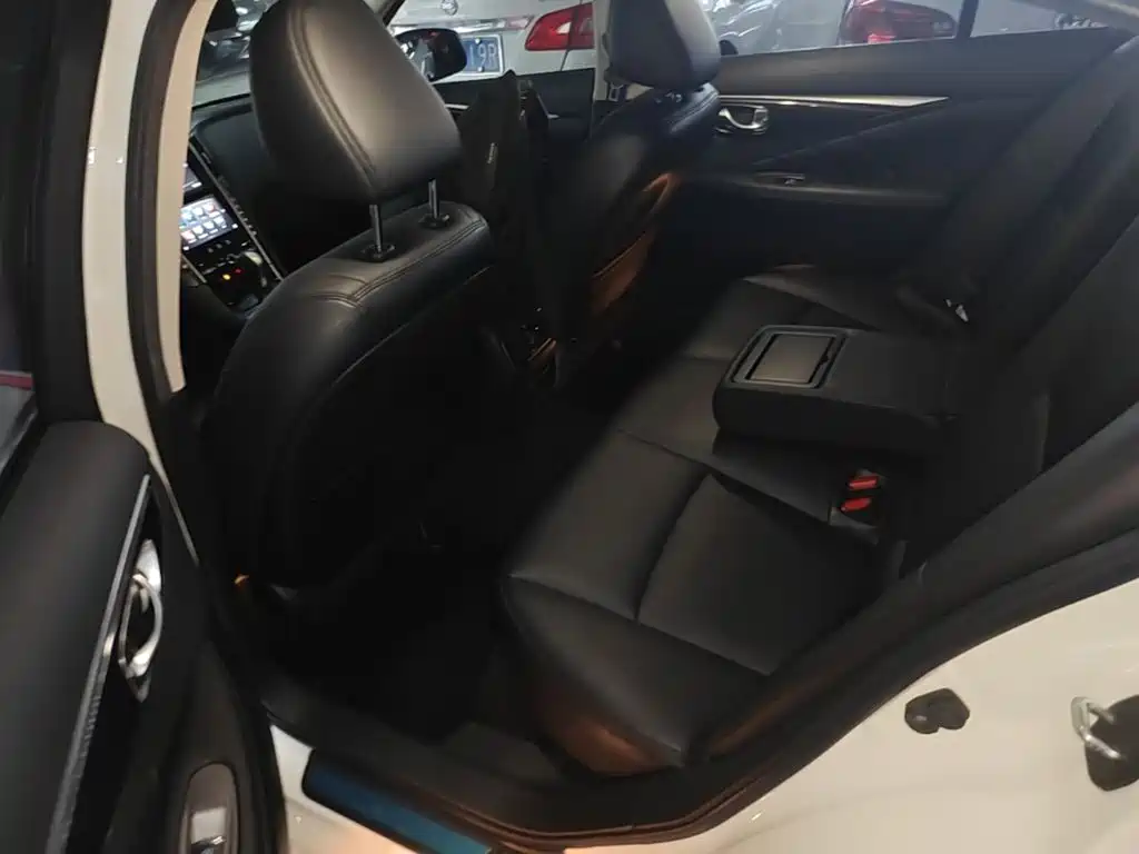 Infiniti Q50L 2016 2016 Model 2.0T Comfort Edition
