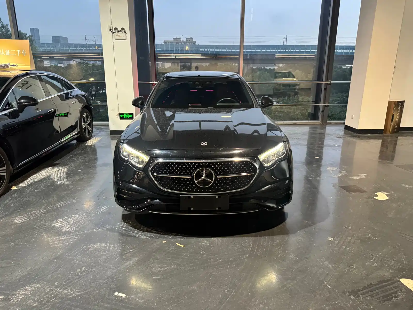 Photo 2 - Mercedes-Benz E-Class