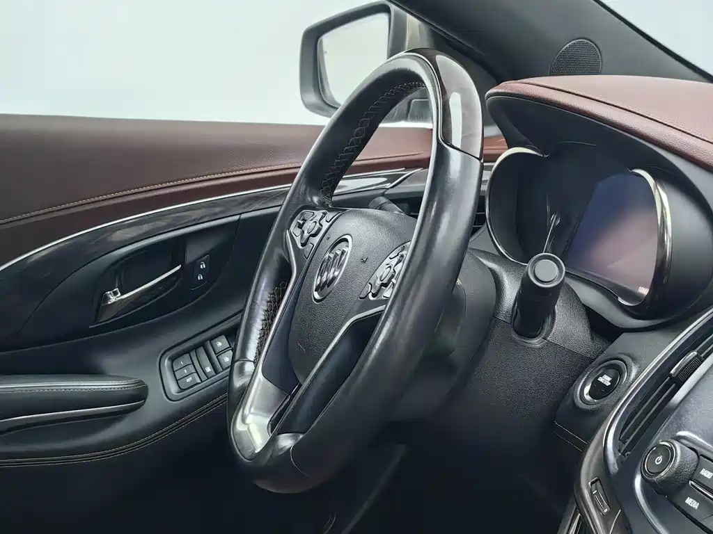 Photo 22 - Buick LaCrosse