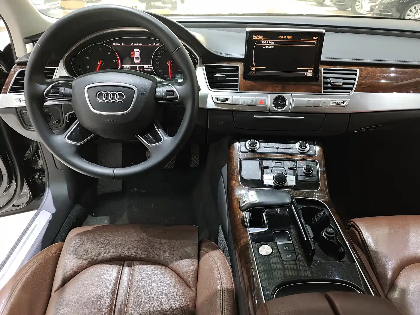 Audi A8 2016 A8L 45 TFSI quattro Comfort фото 8