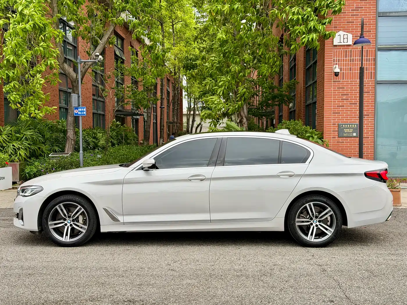 BMW 5 Series 2021 530Li Leading Luxury Package фото 2
