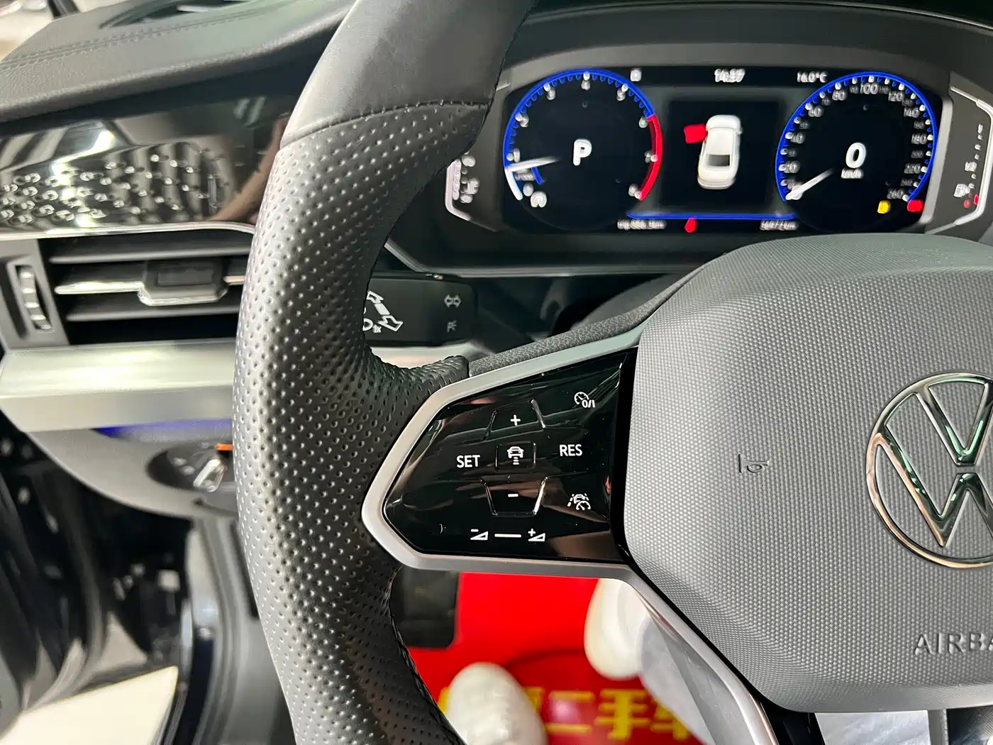 Volkswagen Passat 2022 330TSI Luxury Edition фото 18