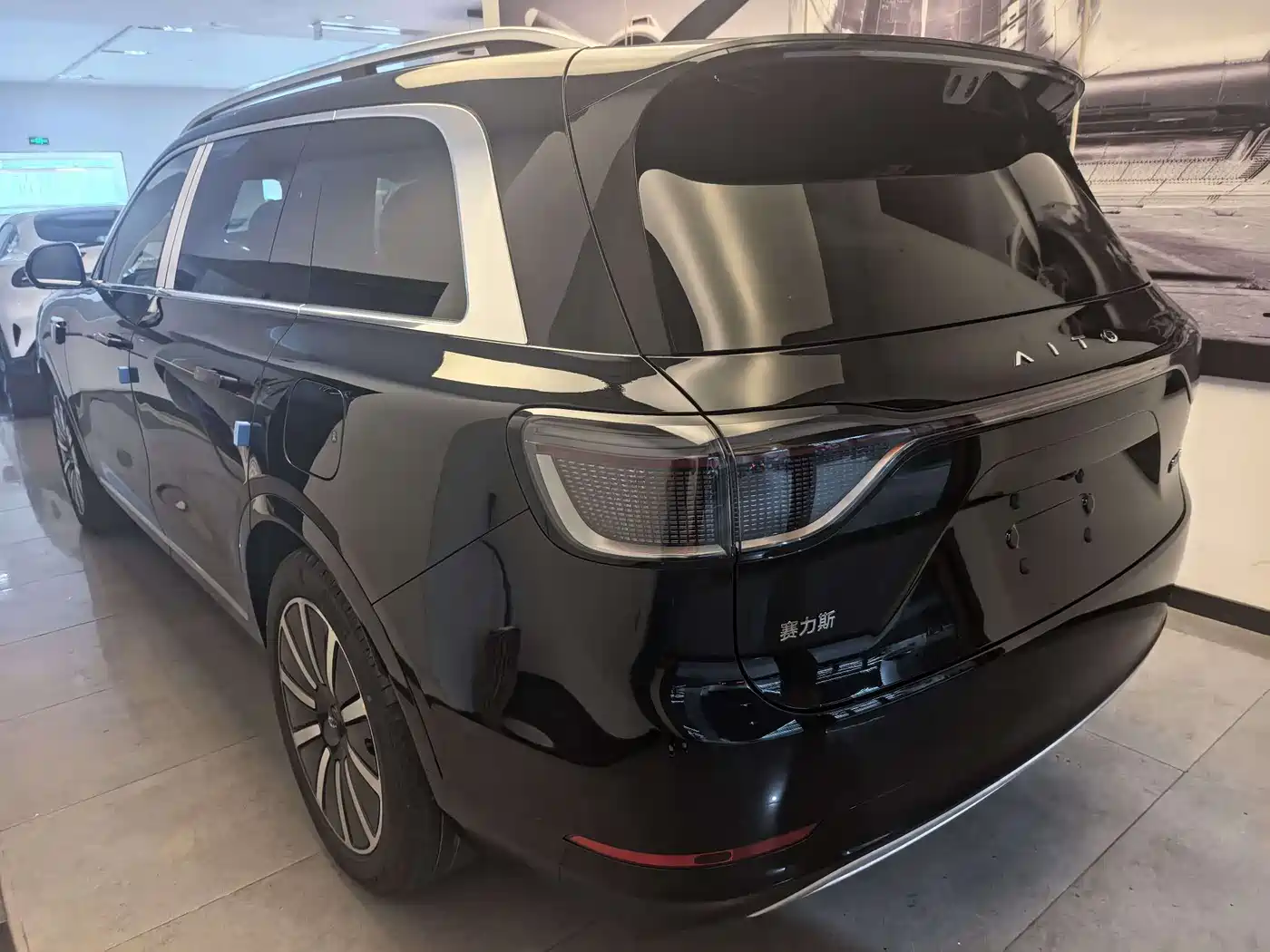 AITO Wenjie AITO M9 2025 Extended Range Ultra 52kWh 6-Seater фото 6