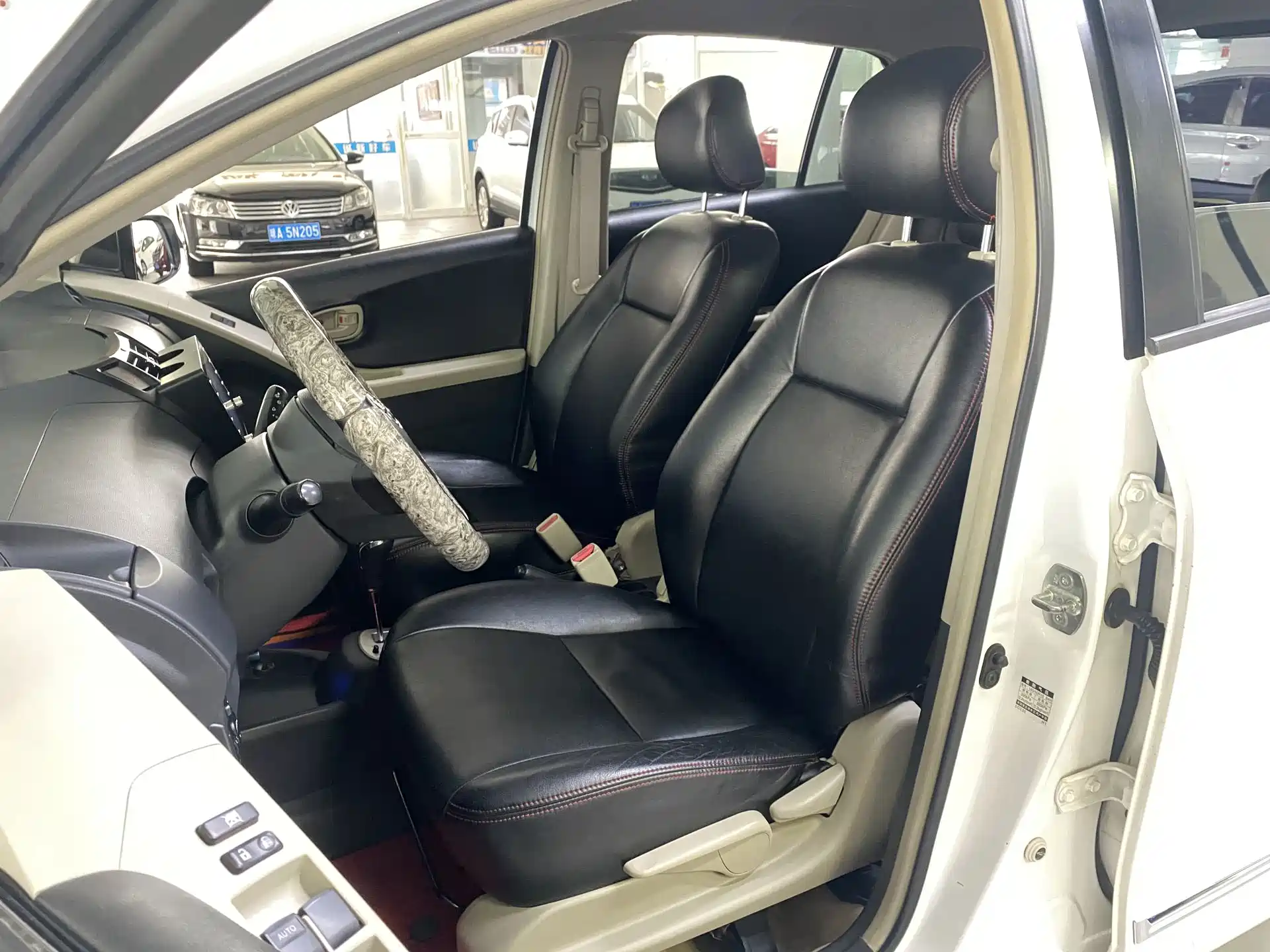Фото 5 - Toyota Yaris