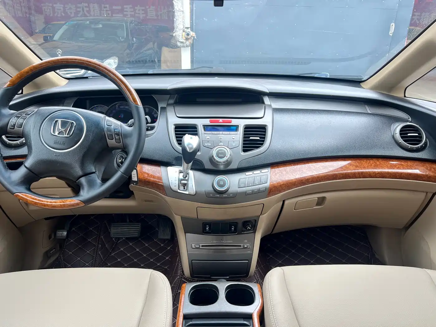 Фото 16 - Honda Odyssey