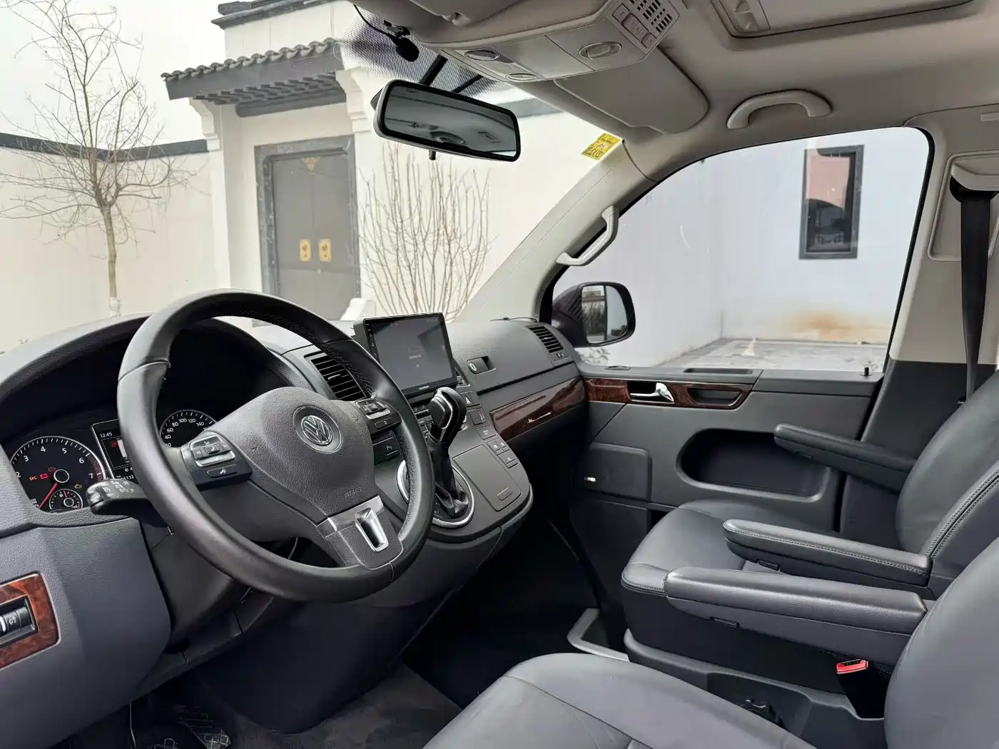 Volkswagen Multivan 2012 2.0TSI 2WD Luxury Edition фото 6